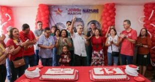 Militância abraça Jorge Viana em celebração ao seu aniversário