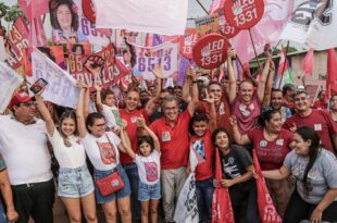 Com filhas e netos, Jorge Viana caminha em bairros da parte alta da cidade:"política não é negócio"