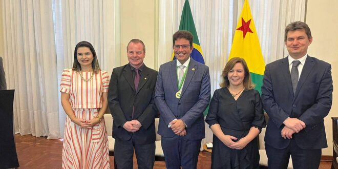 Longo participa de encontro com defensores-gerais de todo o Brasil e do Acre e recebe elogio de Gladson