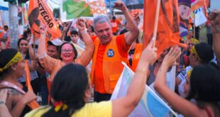 Com "bandeiraço" animado na avenida Ceará, Petecão dispara: "chegou a hora da virada"