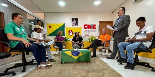 Petecão se reúne com direção do SINTEAC e diz que prioridade é restabelecer PCCR