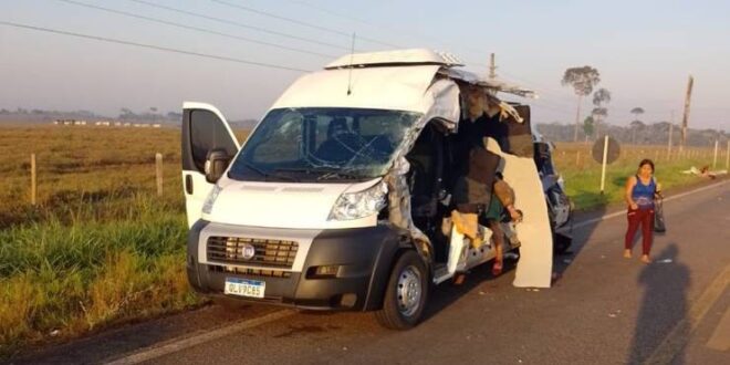 Familiares de sobreviventes de acidente na estrada de Xapuri reclamam da falta de assistência