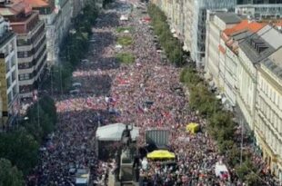 Tchecos ocupam Praga em protesto contra preço da energia
