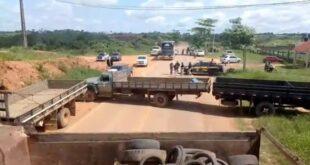 BR 317 entre Brasiléia e Assis Brasil é fechada por bolsonaristas