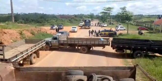 BR 317 entre Brasiléia e Assis Brasil é fechada por bolsonaristas