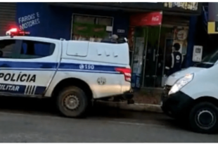 Polícia flagra suspeito de furto dormindo em telhado