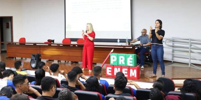 Aulas do Pré-Enem Legal contam com tradução em Libras