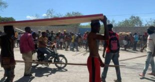 Possibilidade de intervenção internacional provoca revolta e saques no Haiti