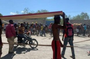 Possibilidade de intervenção internacional provoca revolta e saques no Haiti