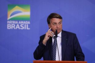 Bolsonaro promove novo corte no orçamento do Ensino Superior e coloca atividades em risco
