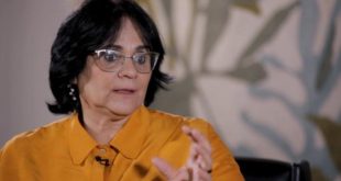 Damares é alvo de fake news por fake news que espalhou em 2013