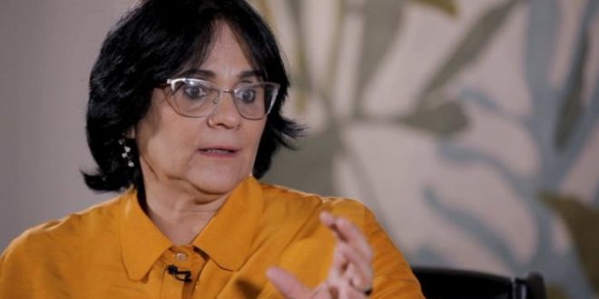 Damares é alvo de fake news por fake news que espalhou em 2013