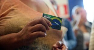 Bolsonaro tem melhor patamar de aprovação e intenção de votos entre público do Auxílio Brasil