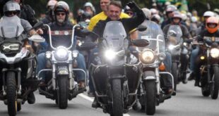 Bolsonaro encerra campanha em São Paulo com motociata e repete que vai ter pelo menos 60% dos votos