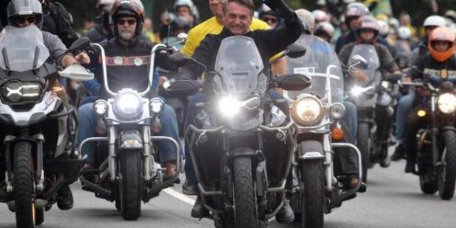 Bolsonaro encerra campanha em São Paulo com motociata e repete que vai ter pelo menos 60% dos votos