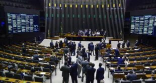 Governistas rejeitam urgência e barram projeto que torna pedofilia crime hediondo