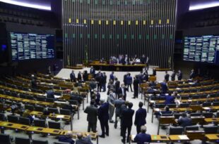 Governistas rejeitam urgência e barram projeto que torna pedofilia crime hediondo