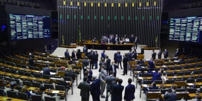 Governistas rejeitam urgência e barram projeto que torna pedofilia crime hediondo