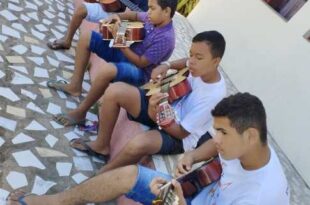 Jordão:  Escola  de Música  da Igreja  Católica  com apoio da Prefeitura  ensina jovens a tocar instrumentos