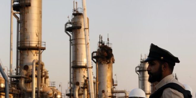 Opep decide cortar produção de petróleo e Biden promete consequências à Arábia Saudita                                      após Opep+ decidir cortar produção