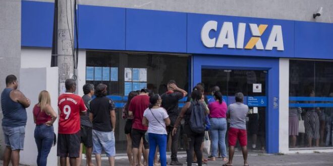 Pobreza endividada: Caixa empresta 111,8 milhões no primeiro dia do consignado do Auxílio Brasil