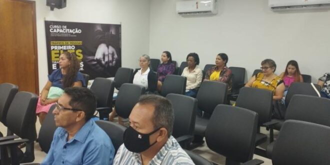 Profissionais de Plácido de Castro recebem capacitação para enfrentamento ao tráfico de pessoas