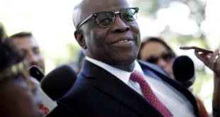 Joaquim Barbosa parabeniza Lula: 'Venceram a democracia e a civilidade'