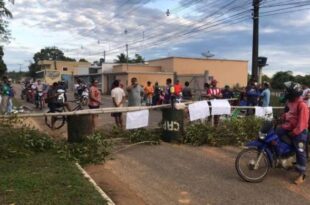 Cruzeiro do Sul: moradores bloqueiam Estrada reivindicando asfaltamento