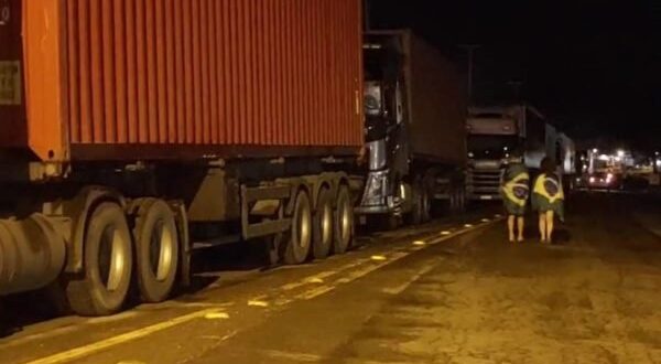 Caminhoneiros reagem a derrota de Bolsonaro fechando Rodovias: Acre prejudicado
