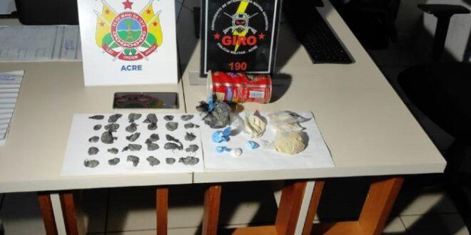 Dois homens vendendo drogas em via pública são presos em bairro de Rio Branco