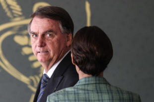 Jair e Michelle deixam de se seguir nas redes sociais após a derrota
