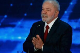 Lula: "Bolsonaro não baixou gasolina antes porque é subordinado a importadores"