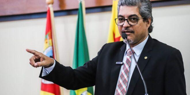Edvaldo lembra perda de direitos da Educação com mudança de PCCR feita por Gladson e afirma: “foi uma perversidade”