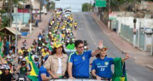 Gladson participa de carreata em apoio a Bolsonaro