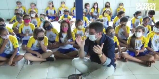 Gladson grava vídeo em homenagem ao Dia das Crianças