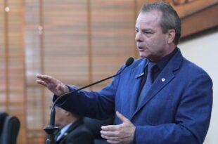 Longo parabeniza Gladson por convocação de bombeiros e correção da tabela da Educação