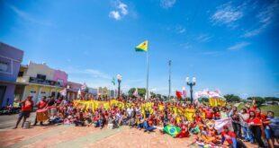 Militantes e apoiadores comemoram aniversário do ex-presidente Lula no Acre