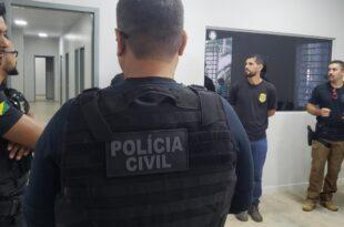 Comandados por ex-jogador de futebol, 7 são presos por tráfico de drogas, roubo e integrar grupo criminoso