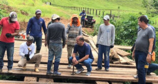 Deracre e Prefeitura de Feijó reformam ponte sobre Igarapé Recreio