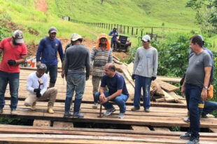 Deracre e Prefeitura de Feijó reformam ponte sobre Igarapé Recreio