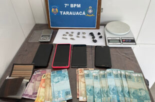 TARAUACÁ: PM ESTOURA DUAS "BOCAS DE FUMO", DESATICULA PONTOS DE TRÁFICO DE DROGAS E PRENDE 3 PESSOAS ENVOLVIDAS