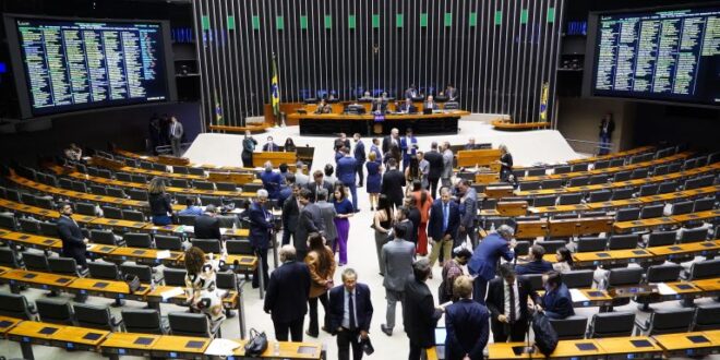 Câmara pode votar regras sobre minérios nucleares e dedução do IR para doações a programas de saúde