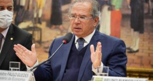 Comissão convoca Paulo Guedes para explicar nomeação de irmã para o Conselho de Educação