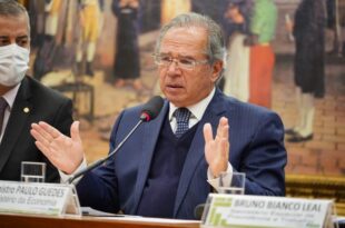 Comissão convoca Paulo Guedes para explicar nomeação de irmã para o Conselho de Educação
