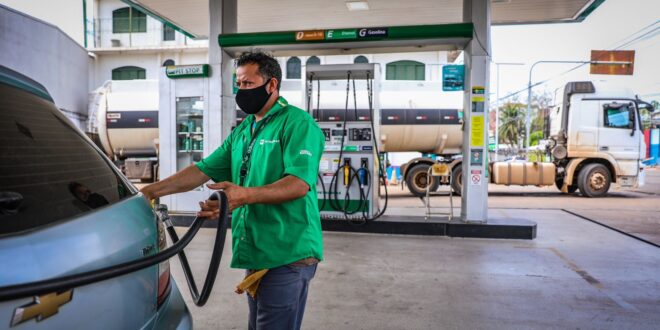 Alimentos e combustíveis podem faltar no Acre a partir de quarta-feira