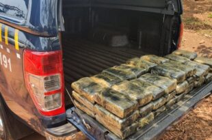Mais de 60 kg de cocaína são apreendidos em veículos transportados por caminhão cegonha na BR-364