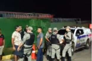 Manifestantes entram em conflito com PM em frente ao 4º Bis