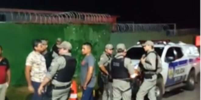 Manifestantes entram em conflito com PM em frente ao 4º Bis