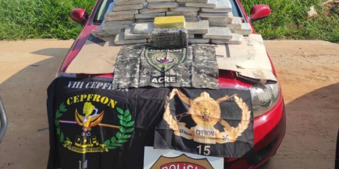 Policia apreende cocaína, Skunk e prende traficante em barreira na 317