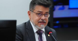 Comissão rejeita projeto sobre aprendizado de alunos com deficiência